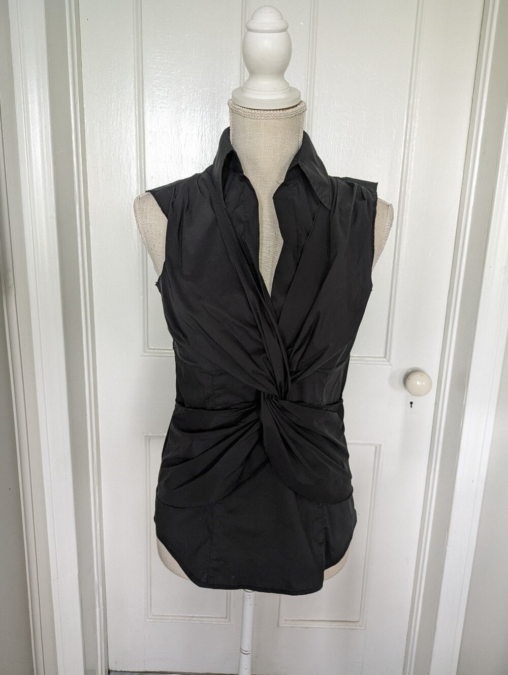 Trina Turk Black Twist Front Collared Blouse Sleeveless Side Zip Cotton Blend
